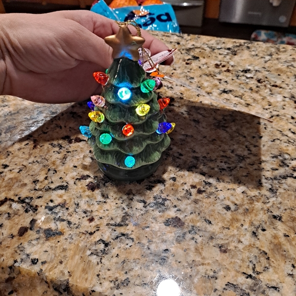 Vintage style mini lighted Christmas tree - Picture 6 of 9